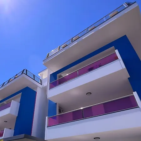 Rooftop Pool And Sea Nearby-beahost